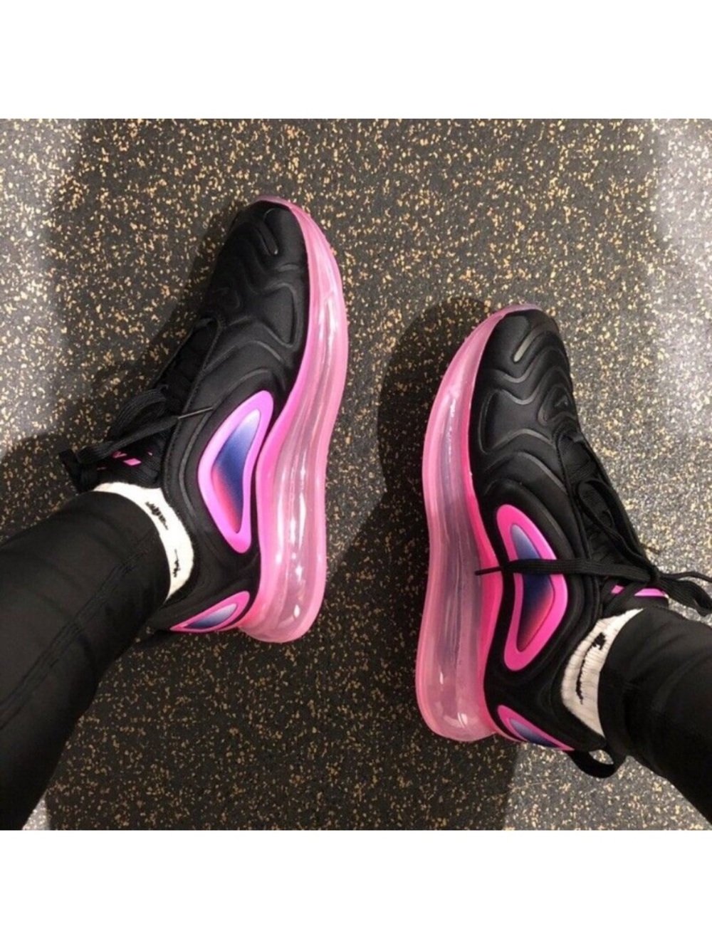 Nike Air Max 720 (GS) - Black / Laser Fuchsia